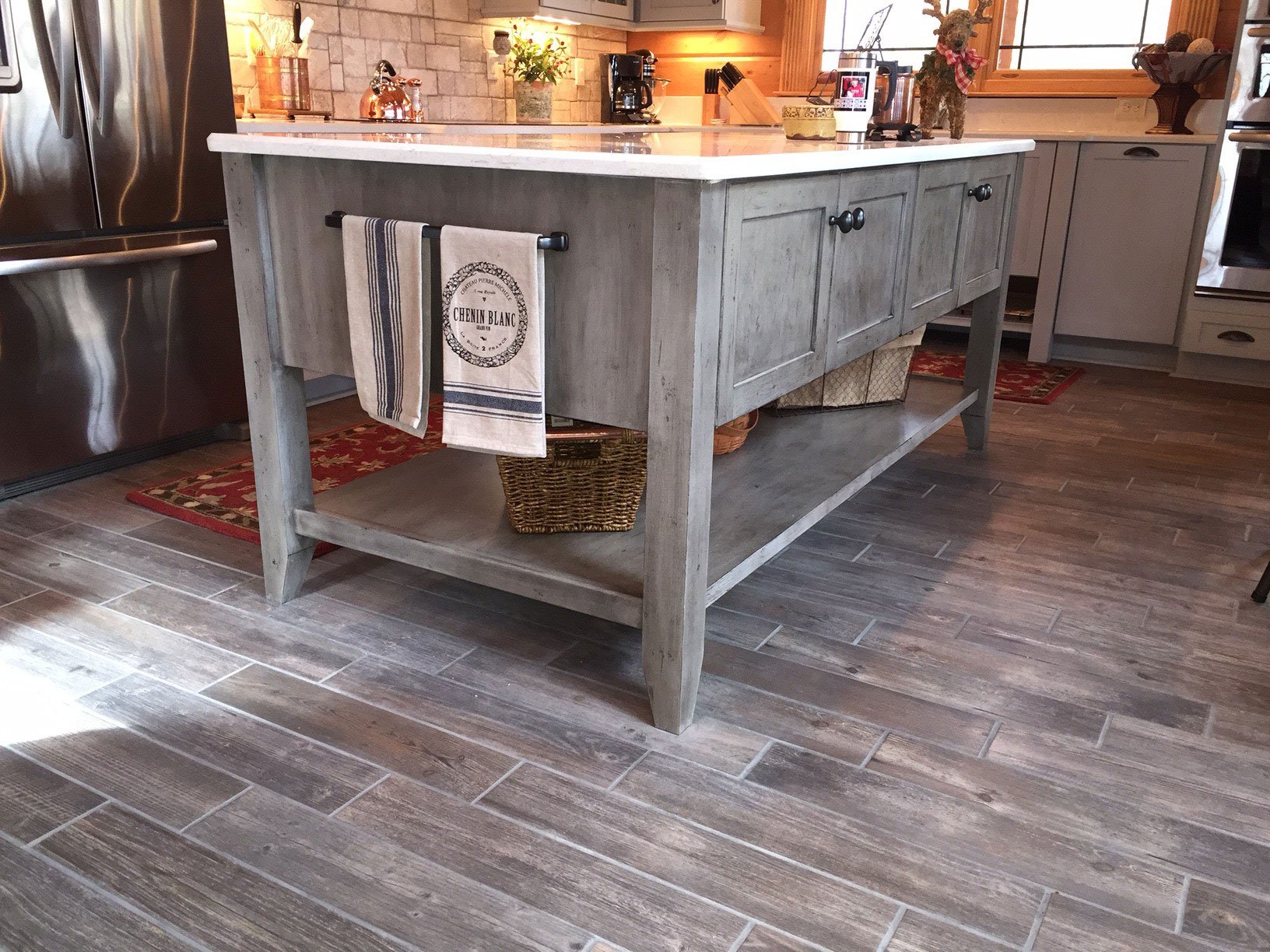 Fitted kitchen cabinetry with quartz worktops installed by Cabinet Express