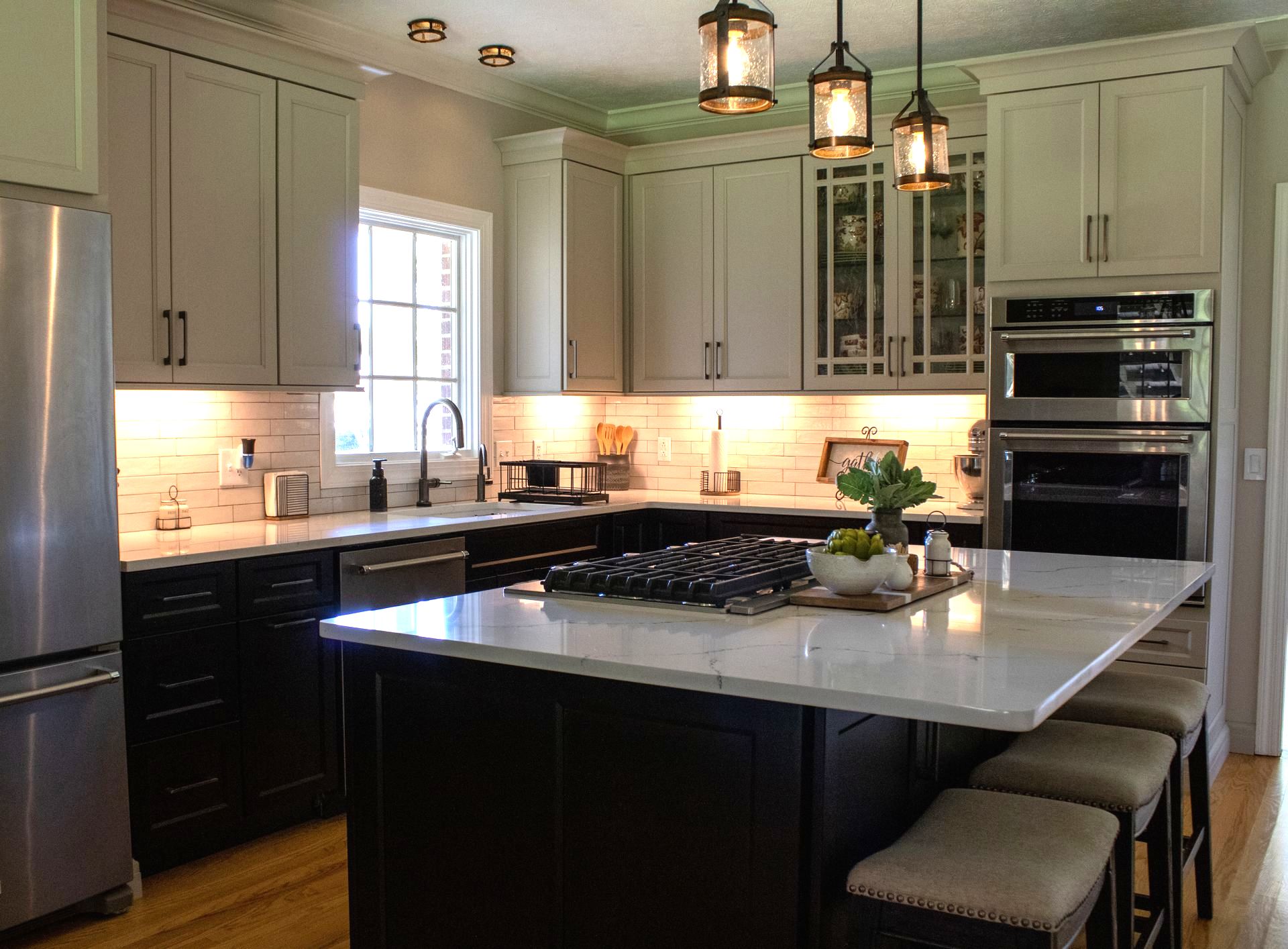 Quartz worktops and dark cabinetry in the finished Dyer kitchen